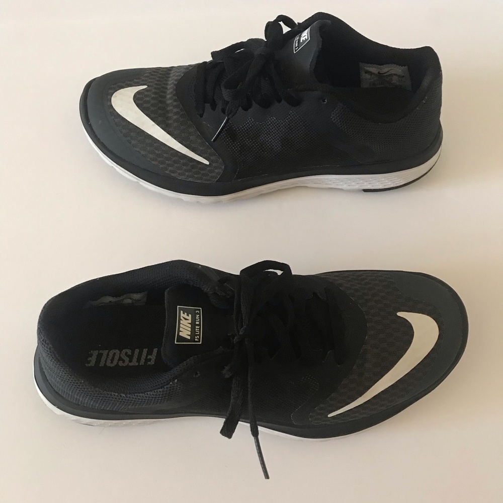 Nike Black and White FS Lite run 3